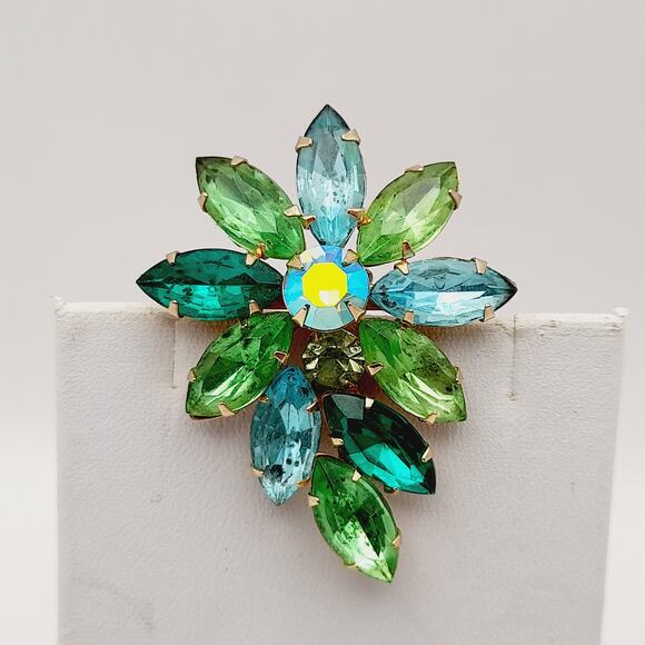 Vintage Floral Rhinestone Brooch – Green Blue Aurora Borealis, Gold Tone Pin - Picture 5 of 7